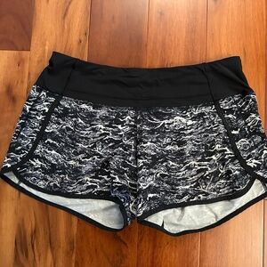 Lululemon Speed Up Lined Shorts 3.5" Size 6 *Waves* Like NEW!